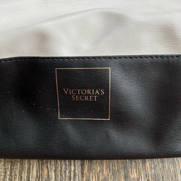 Victoria’s Secret Black & White Drawstring Tote Bag Pink Interior Floral Charm - Picture 4 of 10